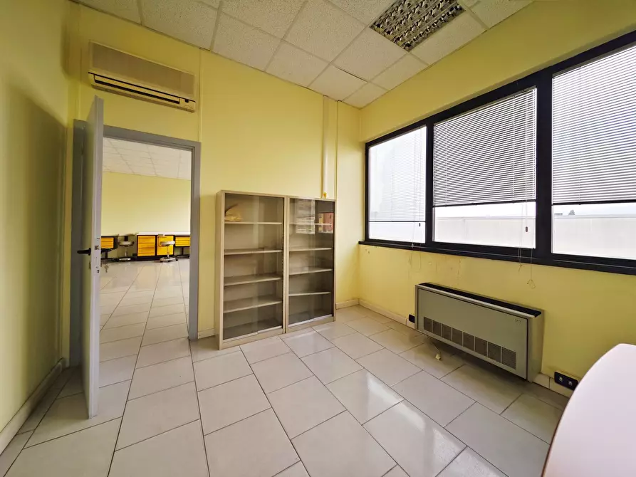 Immagine 30 di Ufficio in vendita  in Via Brigata Partigiana Ugo Muccini 92 a Sarzana