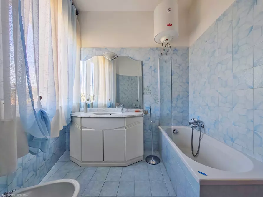 Immagine 25 di Quadrilocale in vendita  in Piazza Giacomo Matteotti 8 a Sarzana