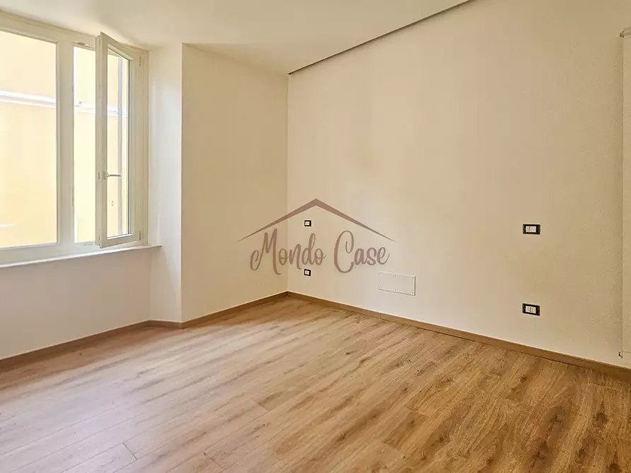 Immagine 40 di Trilocale in vendita  in Piazza Giacomo Matteotti 29 a Sarzana