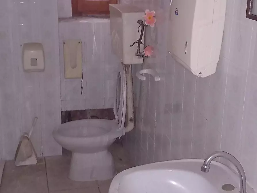 Immagine 5 di Locale commerciale in affitto  in VIALE ALCIONE 139B a Francavilla Al Mare