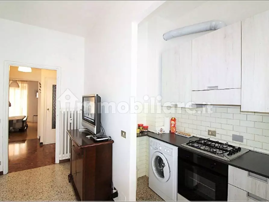 Immagine 11 di Bilocale in vendita  in Via Lodi 9 a Torino
