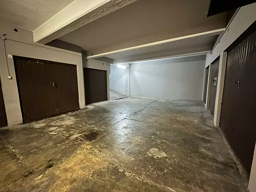 Immagine 12 di Garage in vendita  in Via Pesaro 45 a Torino