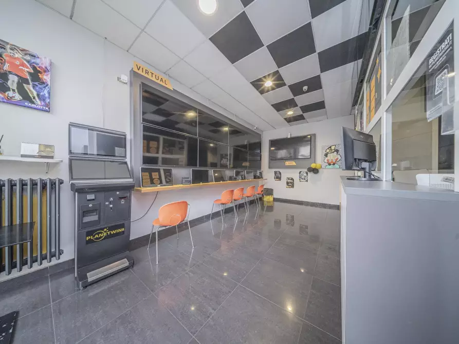 Immagine 2 di Bar / Ristorante in vendita  in Via Terni 25 a Torino