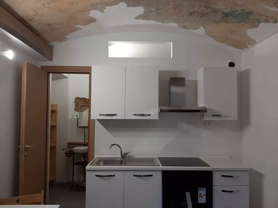 Immagine 9 di Bilocale in vendita  in Via San Giuseppe Benedetto Cottolengo 19 a Torino