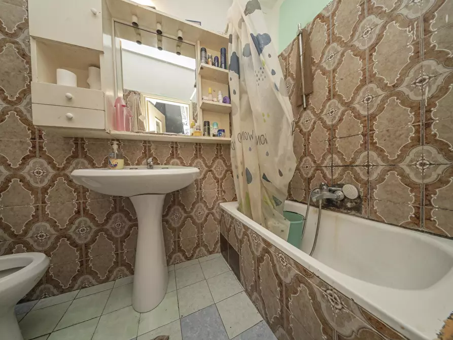 Immagine 11 di Bilocale in vendita  in Via Elvo 12 a Torino