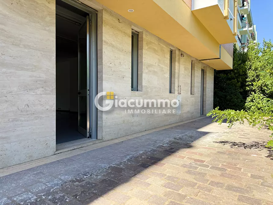 Immagine 15 di Locale commerciale in affitto  in Via Parigi 44-46 a Potenza