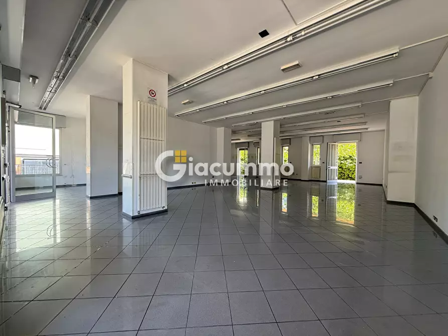 Immagine 8 di Locale commerciale in affitto  in Via Parigi 44-46 a Potenza