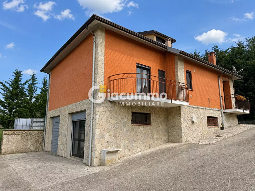 Immagine 1 di Villa in vendita  in CONTRADA MIRACOLO 60 a Avigliano
