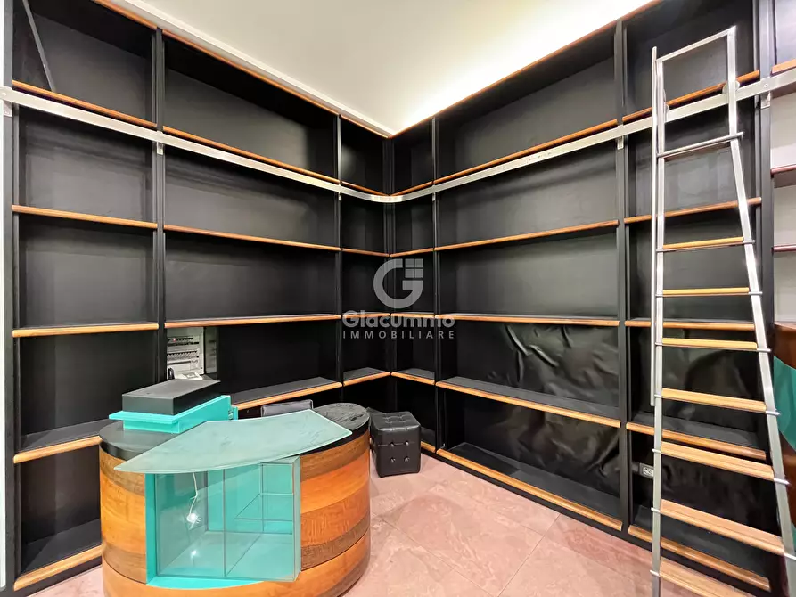 Immagine 19 di Locale commerciale in affitto  in Via Pretoria 80 a Potenza