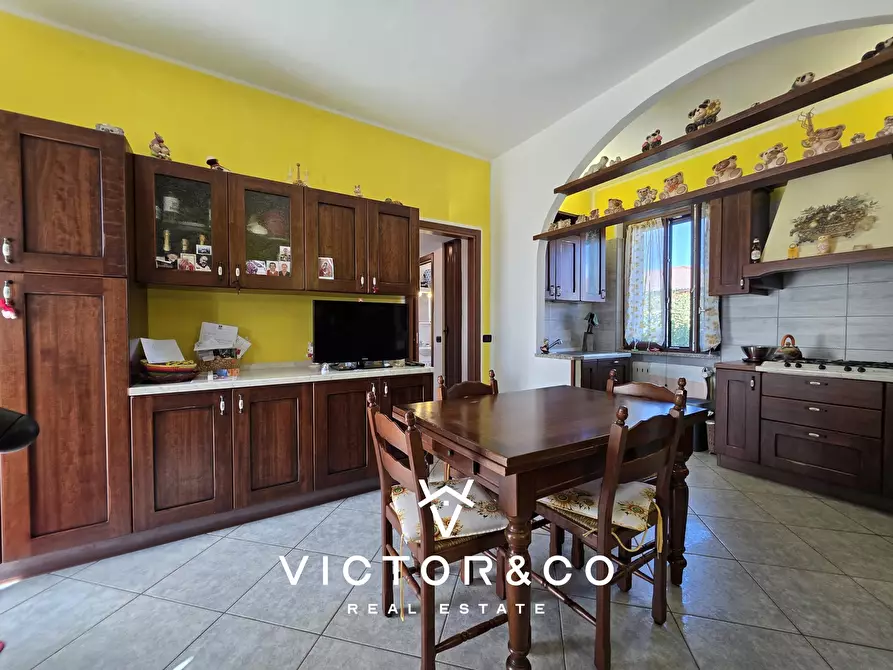 Immagine 8 di Quadrilocale in vendita  in VIA BATTISTI snc a Romentino