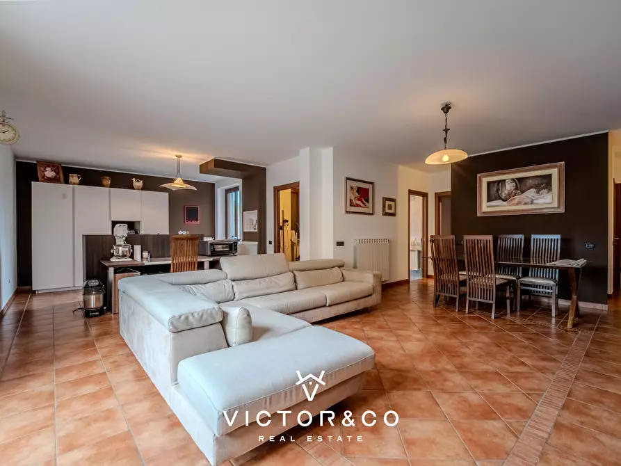 Immagine 2 di Casa bifamiliare in vendita  in Via Borghetto 4 a Casalino