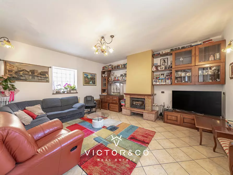 Immagine 6 di Casa bifamiliare in vendita  in Via Marconi snc a Briona