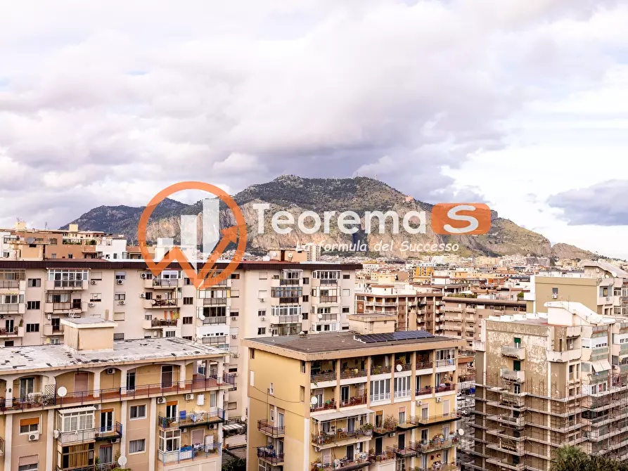 Immagine 9 di Appartamento in vendita  in Via Serradifalco a Palermo