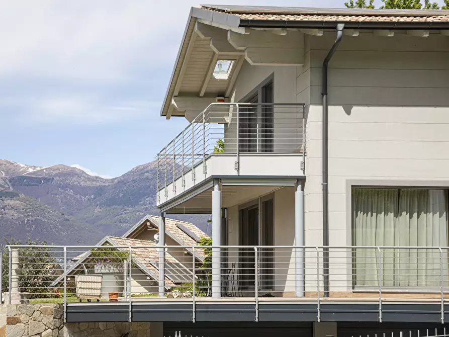 Immagine 19 di Villa in vendita  in Via Colombèe 11 a Colico