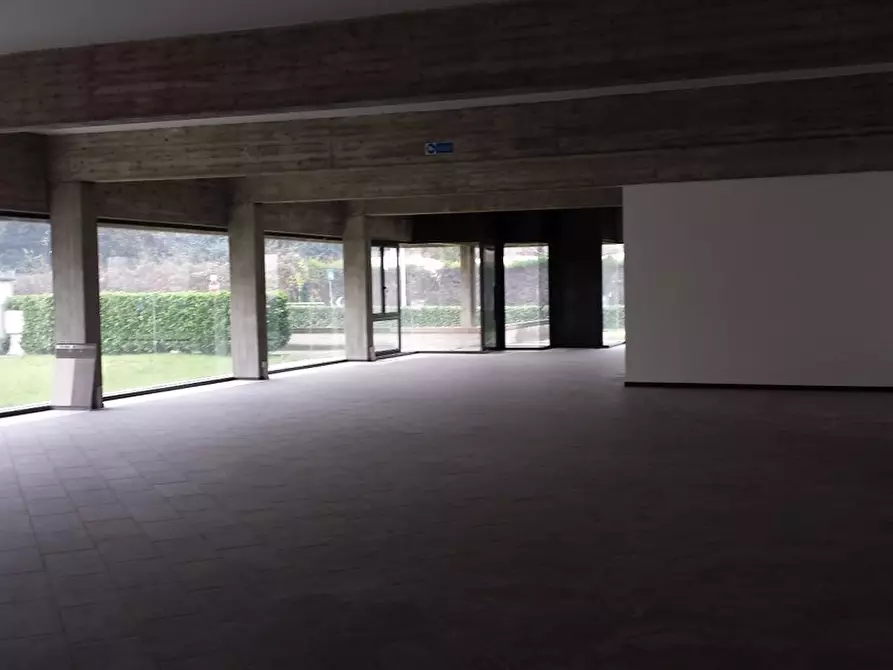 Immagine 34 di Attività artigianale in affitto  a Collecchio