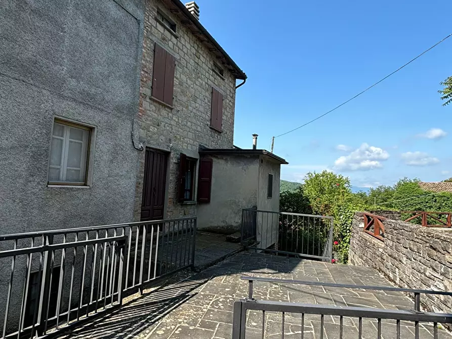 Immagine 2 di Porzione di casa in vendita  a Terenzo