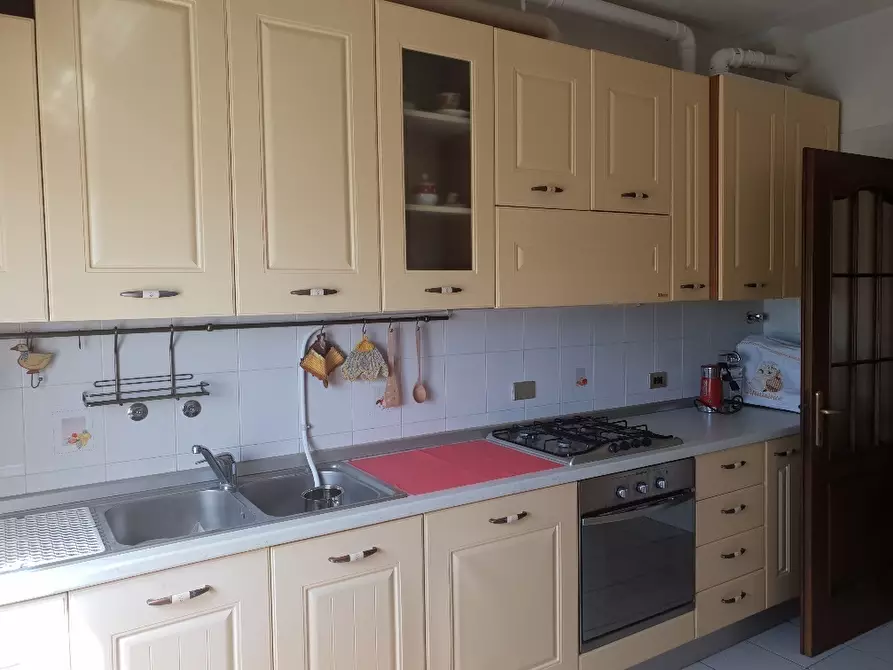 Immagine 8 di Quadrilocale in affitto  a Varano De' Melegari