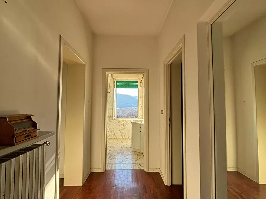 Immagine 47 di Casa trifamiliare in vendita  a Varano De' Melegari