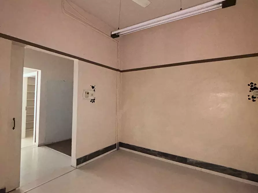 Immagine 20 di Locale commerciale in affitto  a Fornovo Di Taro