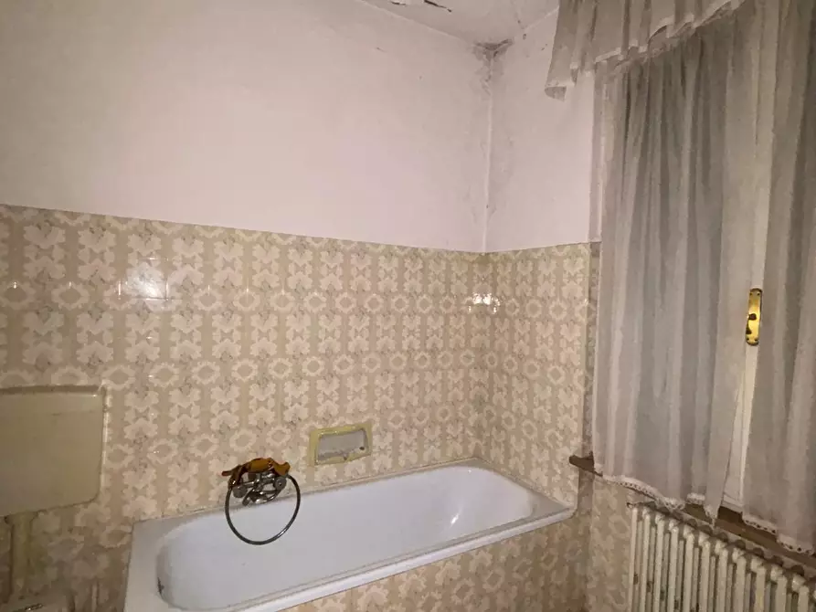 Immagine 20 di Bilocale in vendita  a Varano De' Melegari