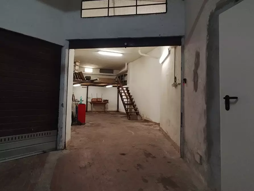 Immagine 13 di Garage in vendita  in via jaopo da lentini a Pomezia