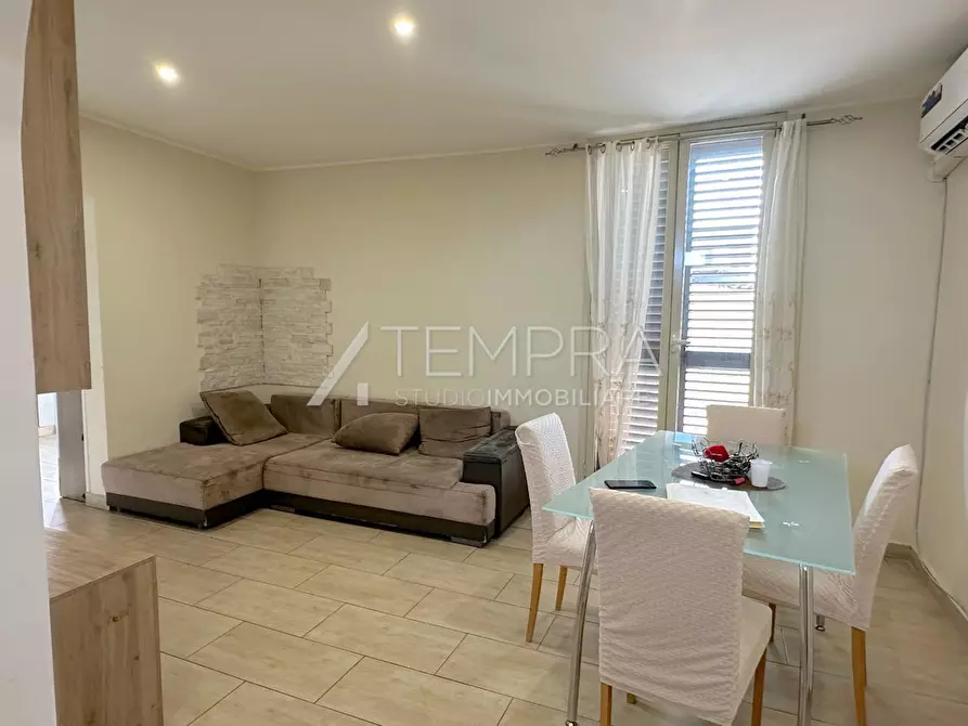 Immagine 5 di Appartamento in vendita  in Via Cipollone a Adrano