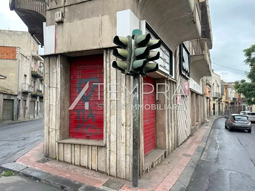 Immagine 5 di Locale commerciale in vendita  a Adrano