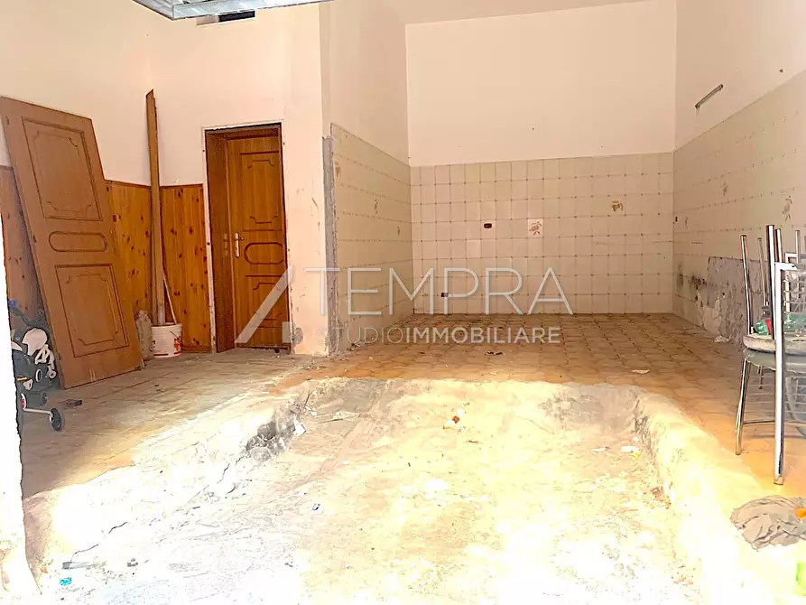 Immagine 15 di Casa indipendente in vendita  a Adrano