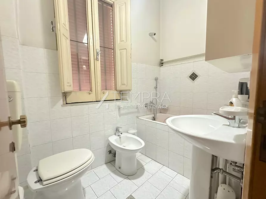 Immagine 10 di Casa indipendente in vendita  in Piazza Giuseppe di Vittorio a Adrano