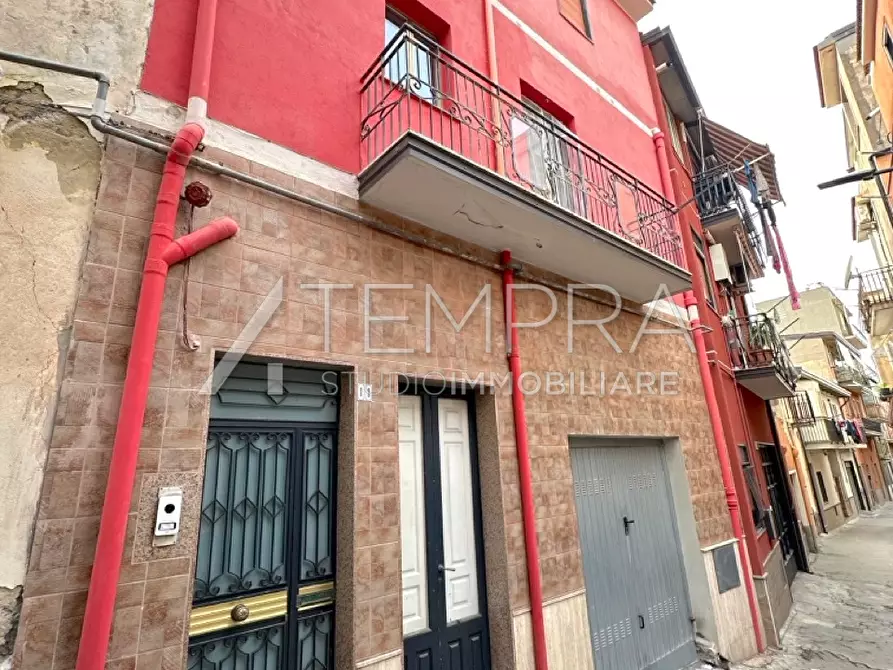 Immagine 1 di Casa indipendente in vendita  a Adrano