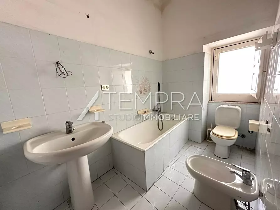 Immagine 10 di Casa indipendente in vendita  a Adrano