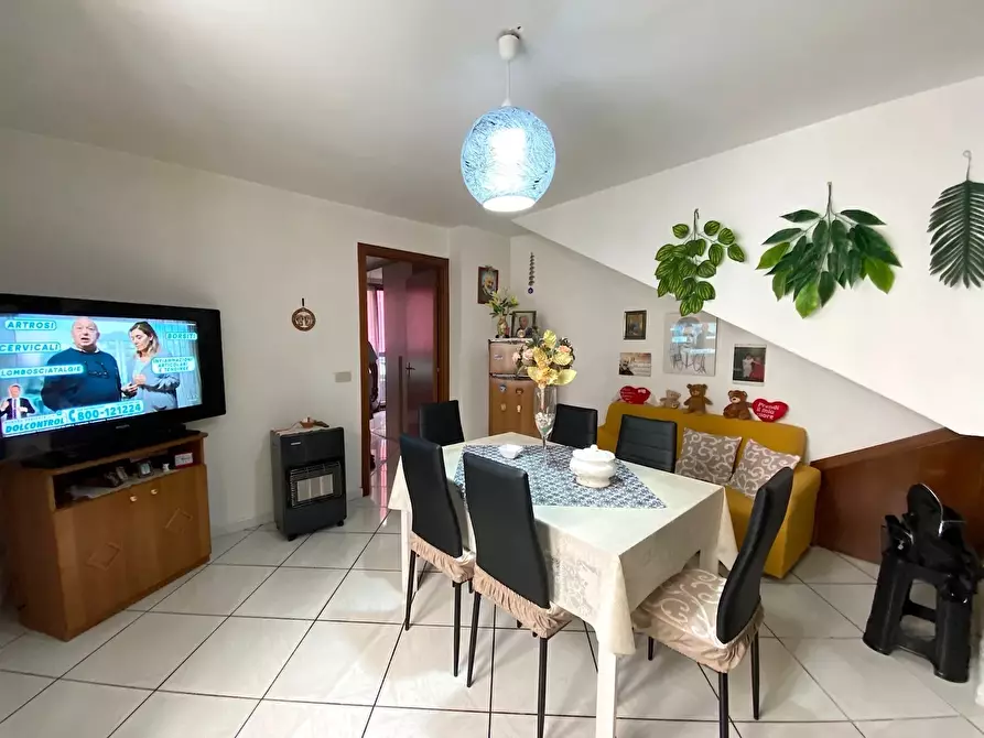 Immagine 3 di Casa bifamiliare in vendita  a Adrano