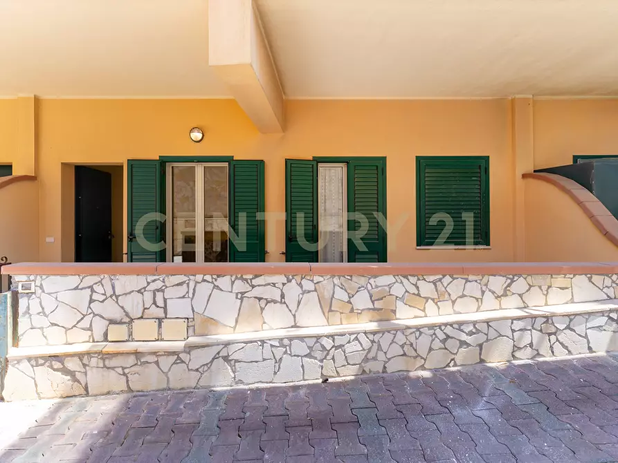Immagine 9 di Bilocale in vendita  in Via Lungomare 2 a Sant'alessio Siculo