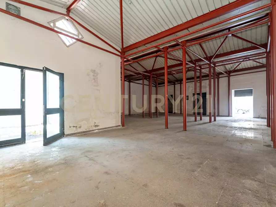 Immagine 19 di Locale commerciale in vendita  in Piazza Guglielmo Marconi 19 a San Gregorio Di Catania