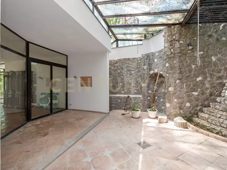 Immagine 20 di Villa in vendita  in Via Spiaggia del Lago 17b a Castel Gandolfo