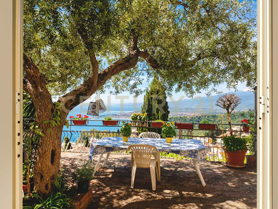 Immagine 23 di Villa in vendita  in Via Leonardo Da Vinci 5 a Taormina