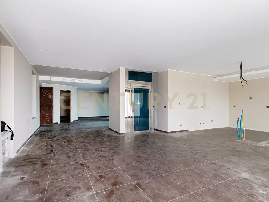 Immagine 11 di Pentalocale in vendita  in Via Lorenzo Maddem 67 a Acireale