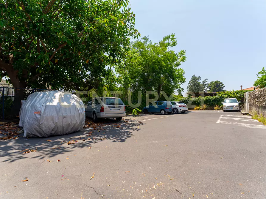 Immagine 18 di Loft/Open space in vendita  in Via Madonna delle Lacrime 64 a San Giovanni La Punta