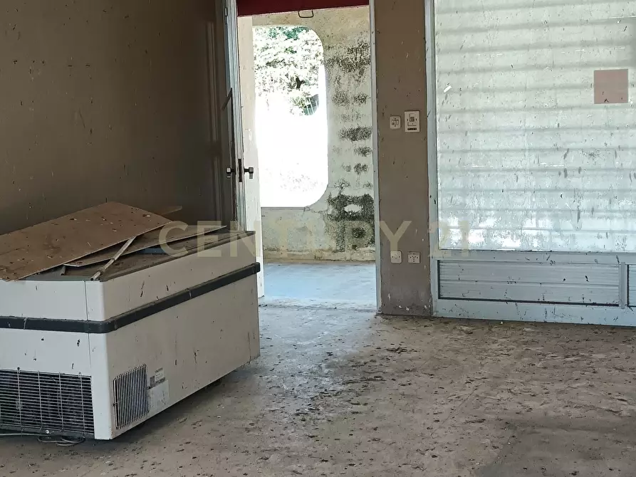 Immagine 3 di Locale commerciale in vendita  in Viale dei Lidi 433/E a Siracusa
