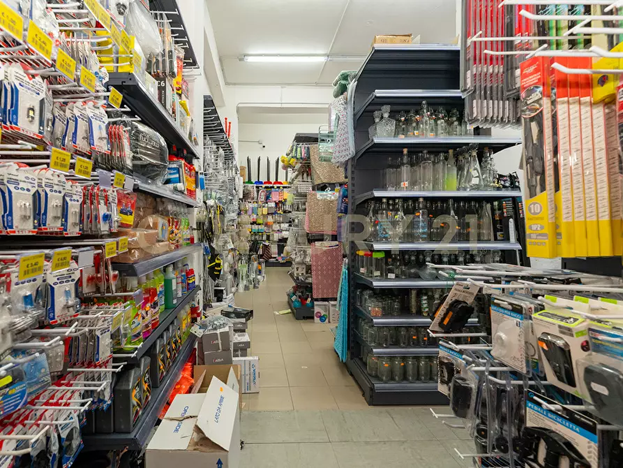 Immagine 19 di Attività commerciale in vendita  in Via Nizzeti 6 a Aci Catena