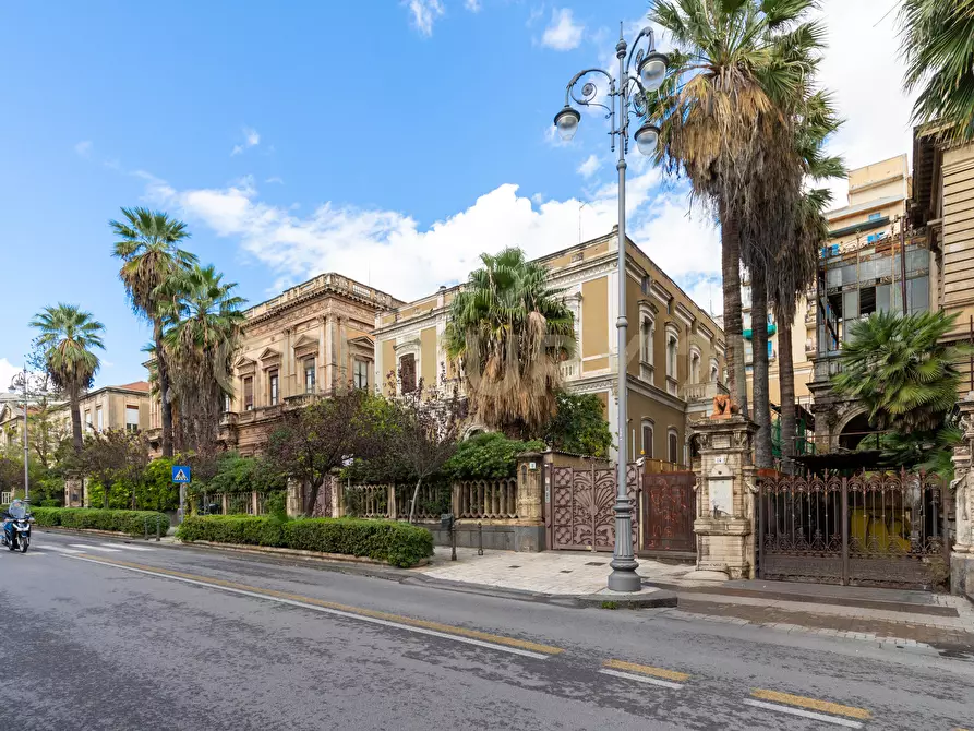 Immagine 25 di Palazzo in affitto  in Viale Regina Margherita 16 a Catania