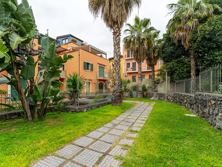 Immagine 16 di Attico in vendita  in Via Maria Gianni 85 a Catania