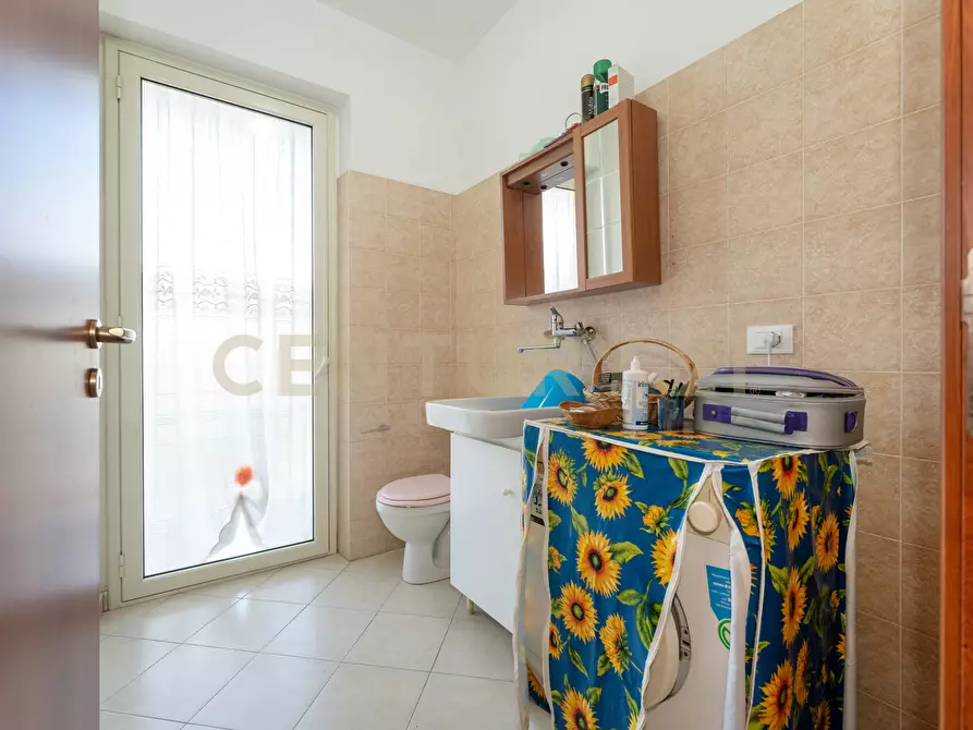 Immagine 10 di Trilocale in vendita  in Via Teocrito 10 a Aci Catena