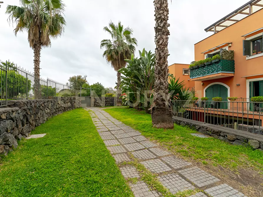 Immagine 15 di Villetta a schiera in vendita  in Via Maria Gianni 81 a Catania