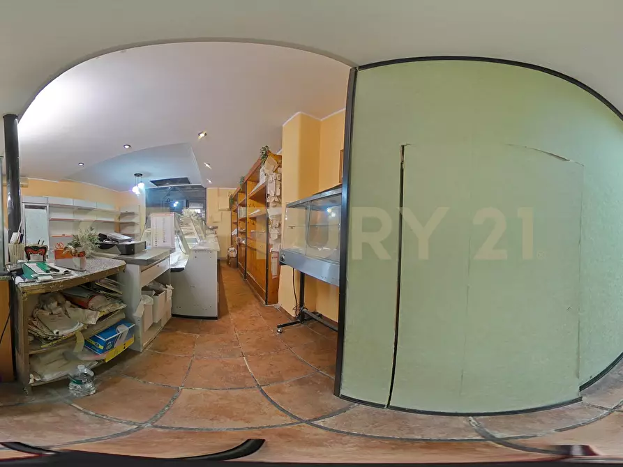 Immagine 27 di Locale commerciale in vendita  in Via Ulivi 87 a San Gregorio Di Catania