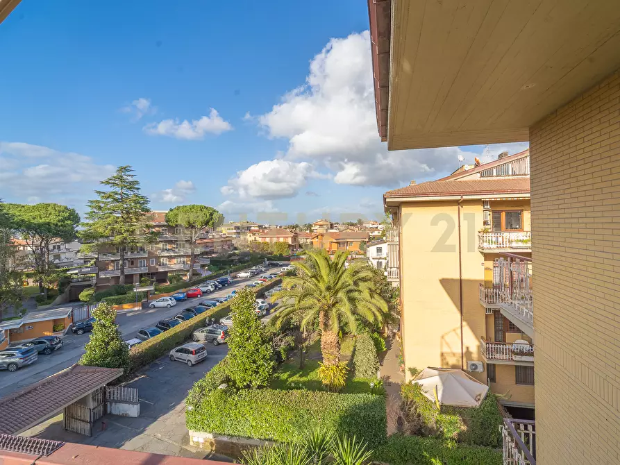 Immagine 30 di Attico in vendita  in Via di Torre Morena 100 a Roma