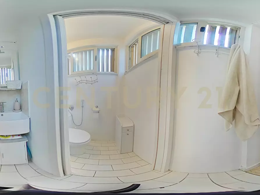 Immagine 53 di Appartamento in vendita  in Via Firenze 99 a Aci Castello