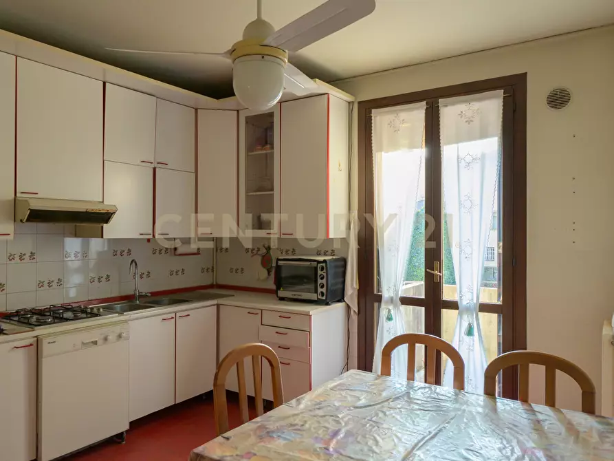 Immagine 9 di Pentalocale in vendita  in Corso Giacomo Matteotti 109 a Arzignano