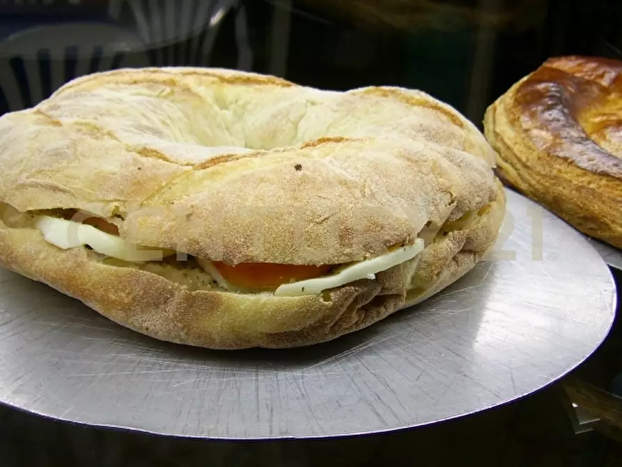 Immagine 14 di Pizzeria / Pub in vendita  in Via della Regione 1 a San Giovanni La Punta