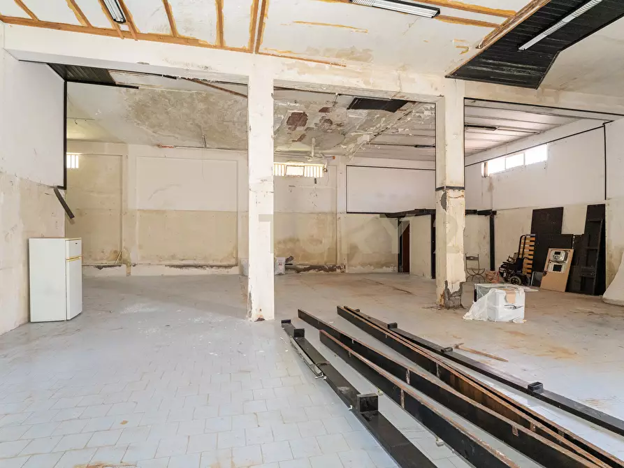 Immagine 16 di Magazzino in vendita  in Via Antonio de Curtis 27 a Misterbianco